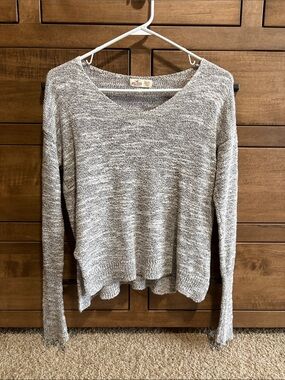 Hollister gray long sleeve sweater